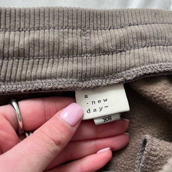 Brown Cuffed Joggers/Sweatpants - Picture 3 of 4